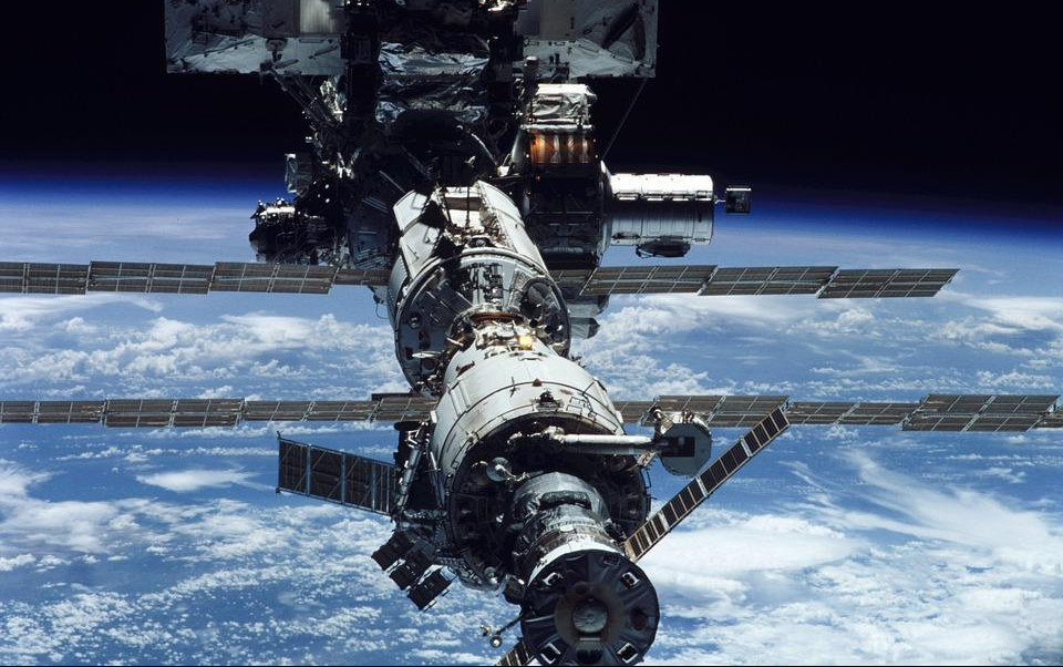 (VIDEO) SPEKTAKULARNO, TAKO TO RADE RUSI: Kosmički brod Sojuz pristao na Međunarodnu kosmičku stanicu!